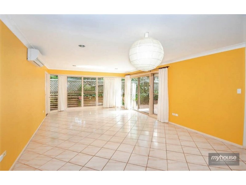 19 Harvey Street, Mount Lofty QLD 4350