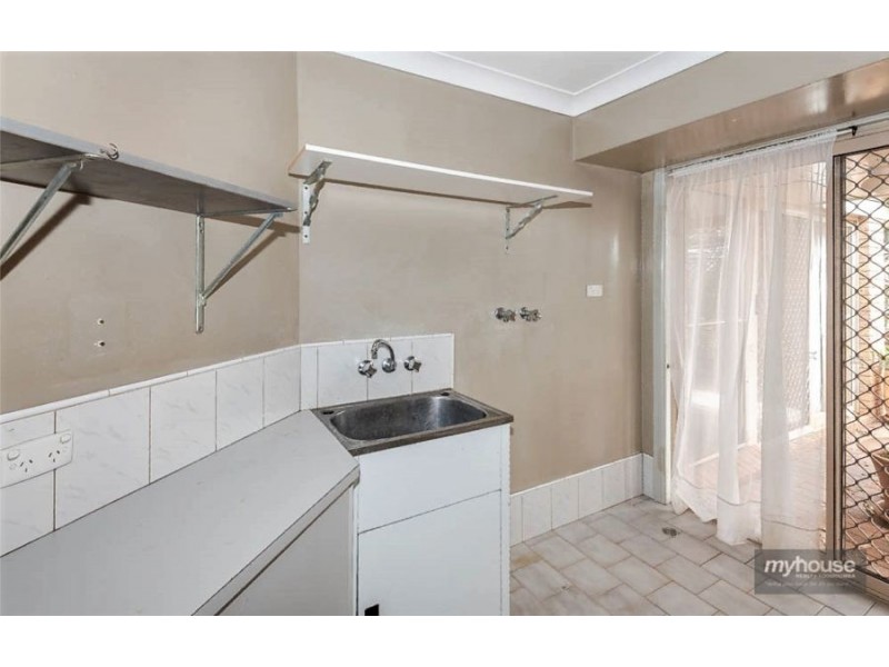 19 Harvey Street, Mount Lofty QLD 4350