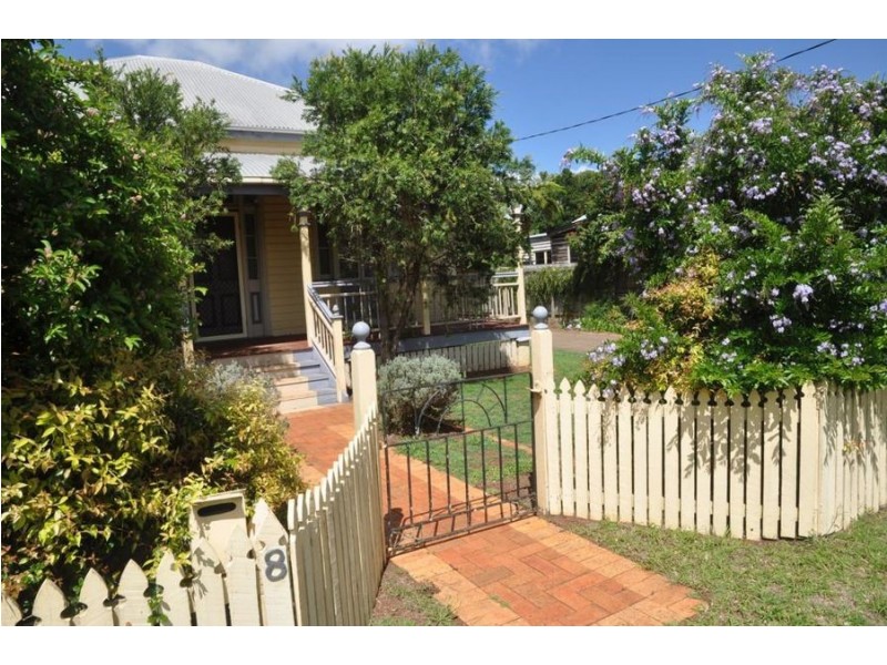 8 Albert Street, Newtown QLD 4350