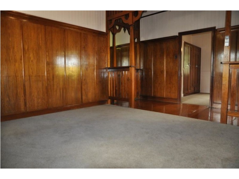 8 Albert Street, Newtown QLD 4350