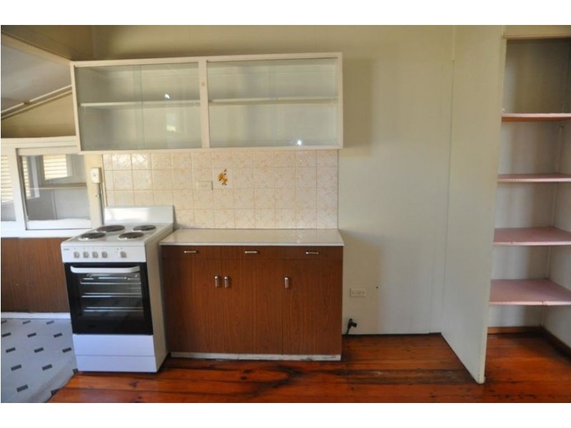 8 Albert Street, Newtown QLD 4350