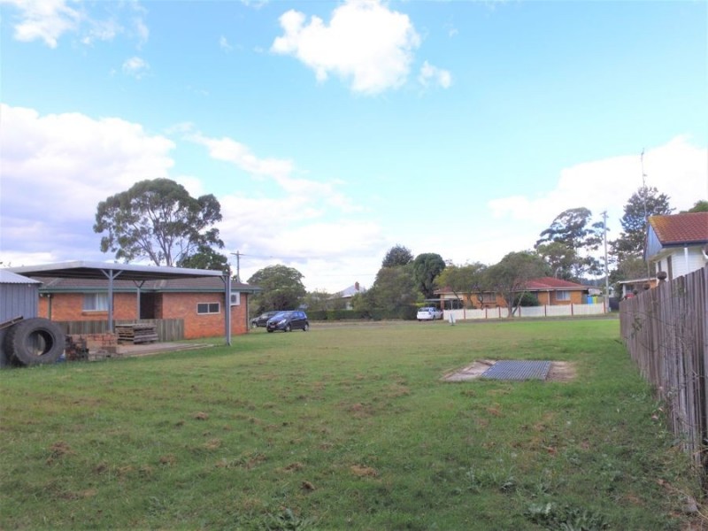 13 Leahy Street, Rockville QLD 4350