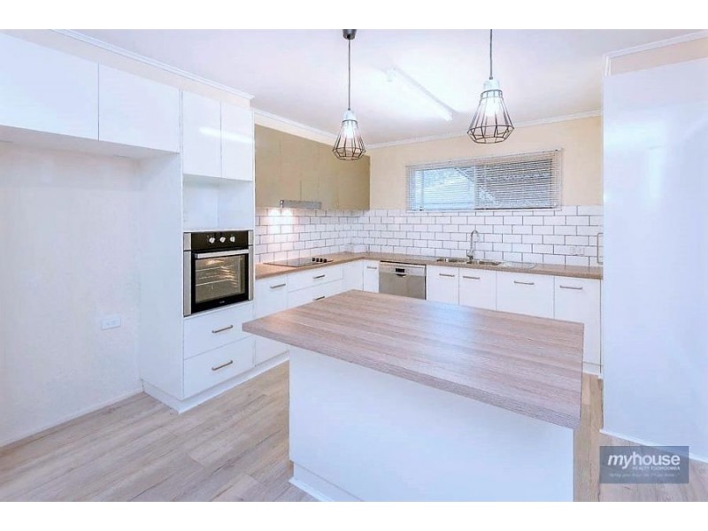 27 Cathro Street, Rockville QLD 4350