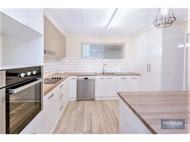 27 Cathro Street, Rockville QLD 4350