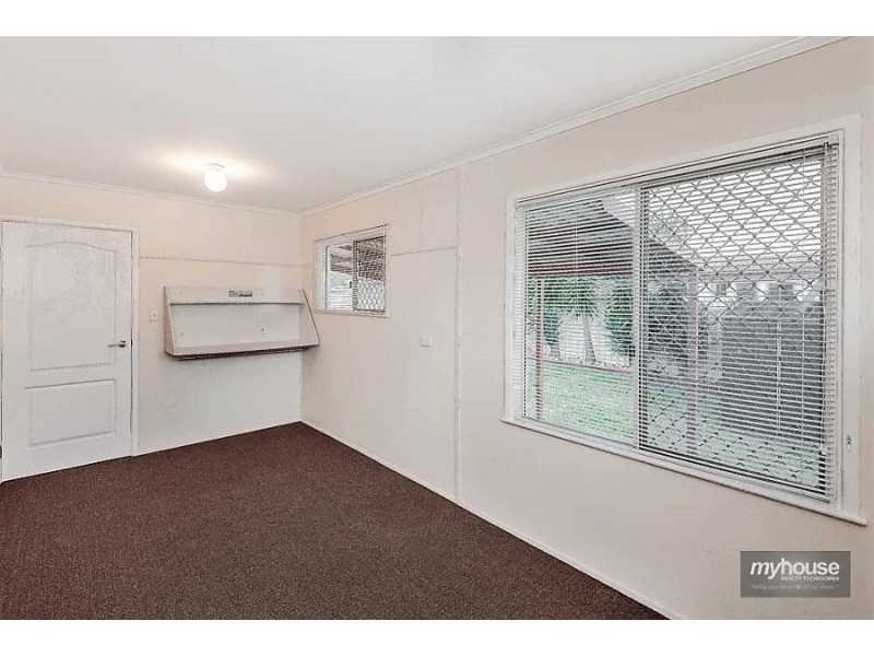 27 Cathro Street, Rockville QLD 4350