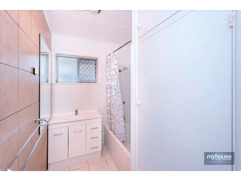 27 Cathro Street, Rockville QLD 4350