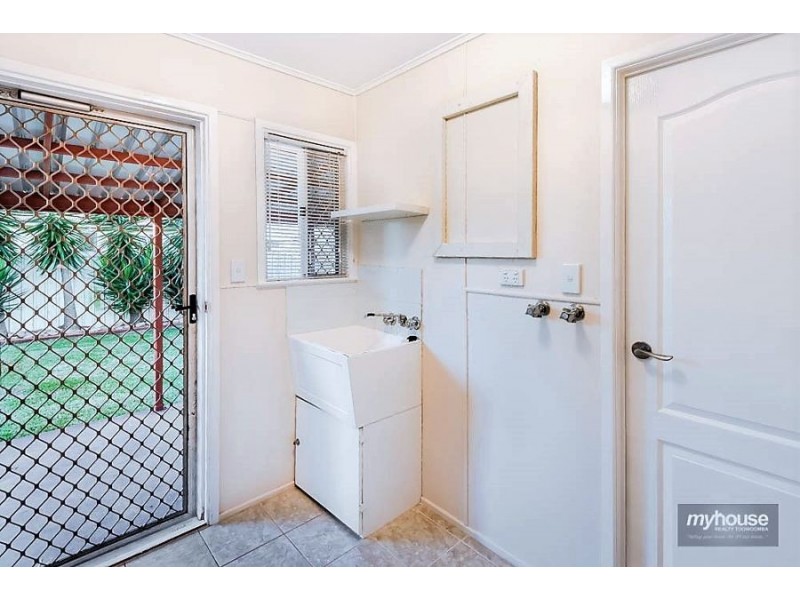 27 Cathro Street, Rockville QLD 4350