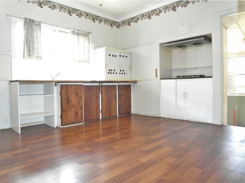12 Vera Street, Newtown QLD 4350