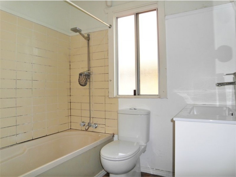 12 Vera Street, Newtown QLD 4350