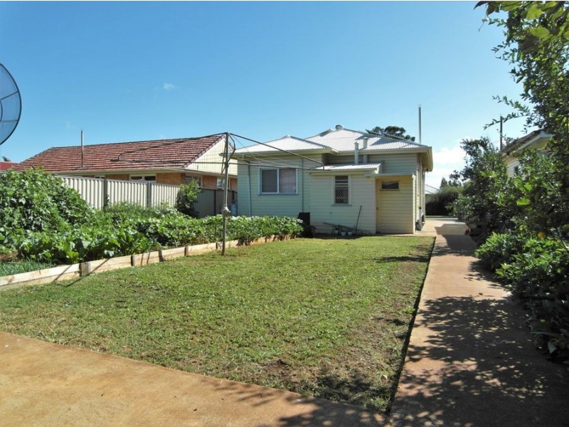 12 Vera Street, Newtown QLD 4350