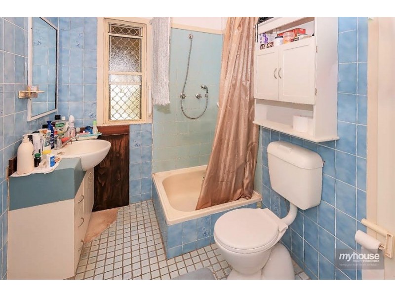 30 Elizabeth Street, South Toowoomba QLD 4350