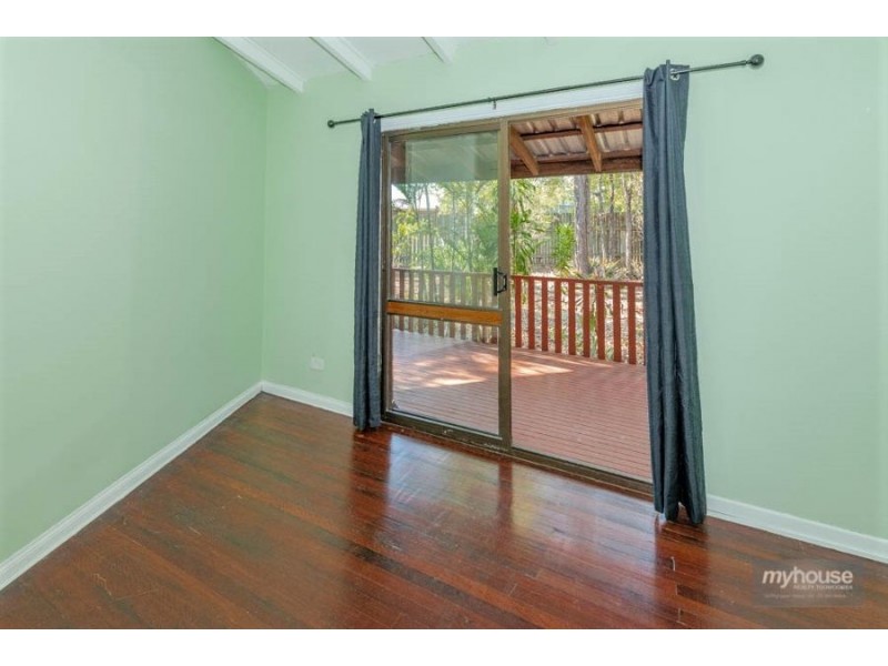 28 Gordon Crescent, Withcott QLD 4352