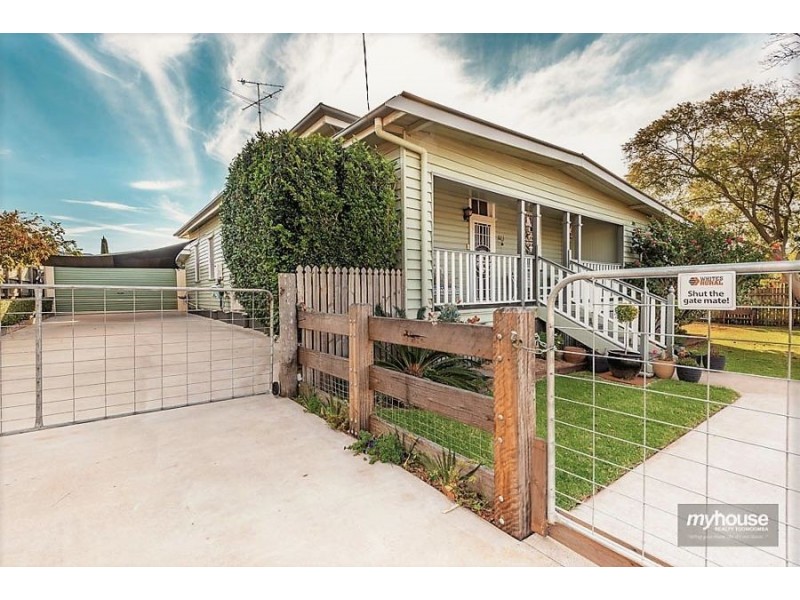 359 Ramsay Street, Middle Ridge QLD 4350