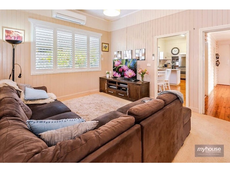 359 Ramsay Street, Middle Ridge QLD 4350