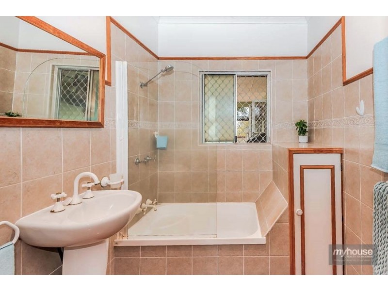 359 Ramsay Street, Middle Ridge QLD 4350