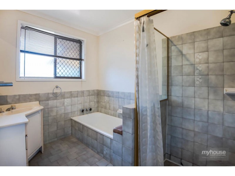 28 Traminer Drive, Wilsonton Heights QLD 4350