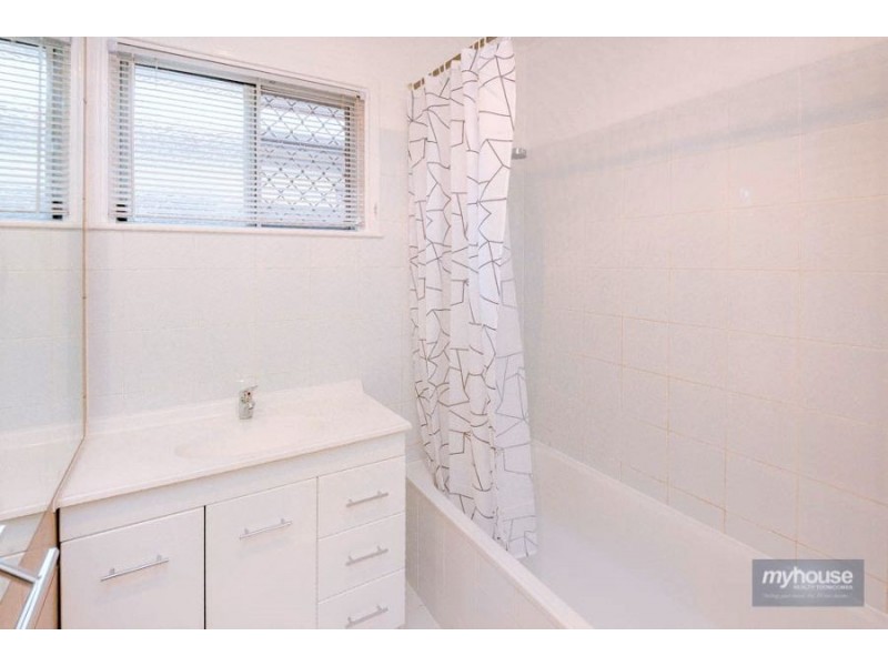 27 Cathro Street, Rockville QLD 4350