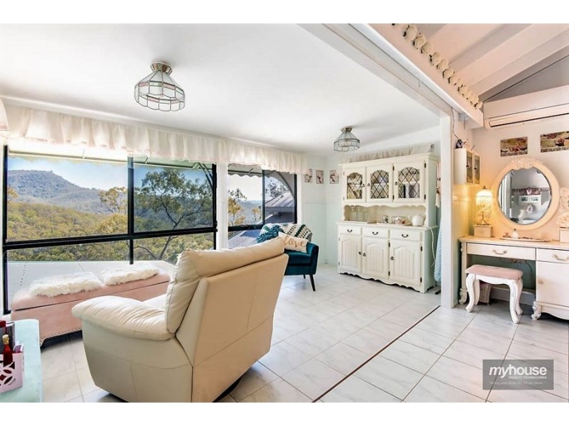 30 Gordon Crescent, Withcott QLD 4352