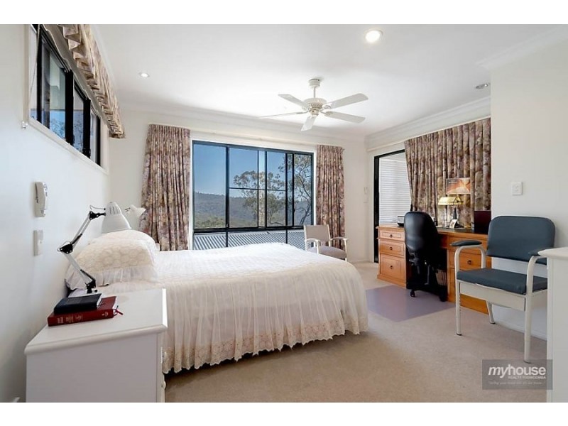 30 Gordon Crescent, Withcott QLD 4352