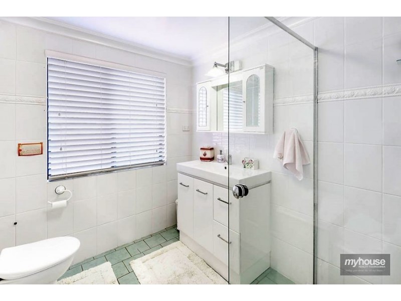 30 Gordon Crescent, Withcott QLD 4352