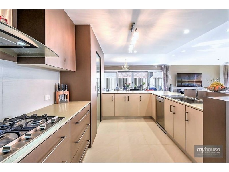 3 Fallon Drive, Middle Ridge QLD 4350