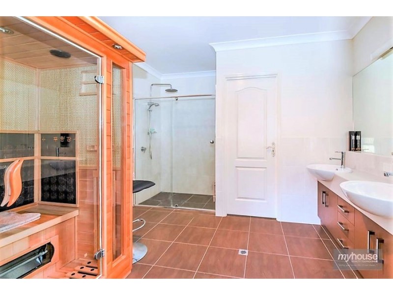 3 Fallon Drive, Middle Ridge QLD 4350