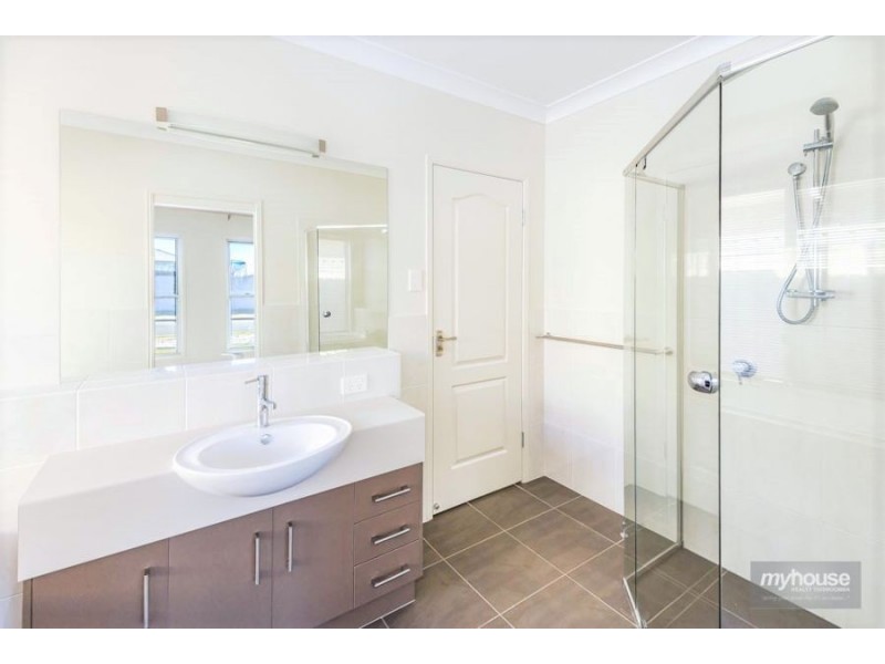 3 Fallon Drive, Middle Ridge QLD 4350