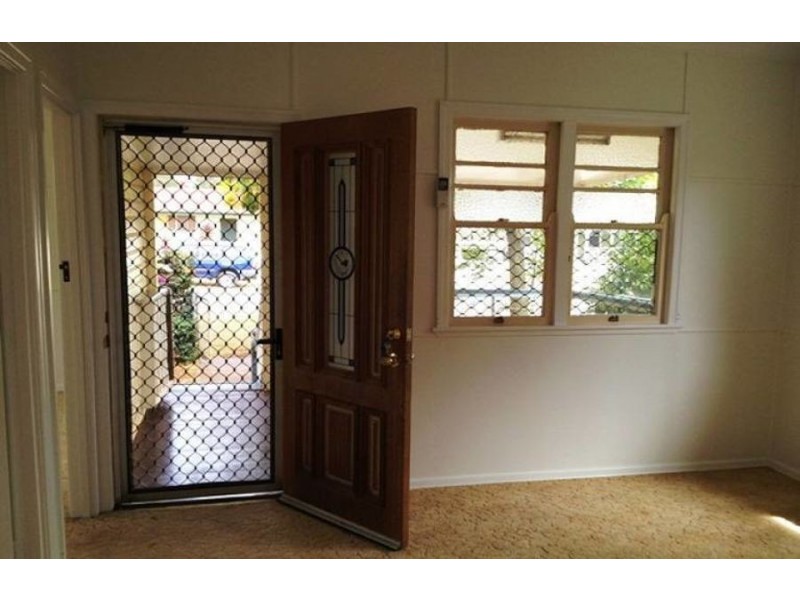 32 Esmond Street, Rockville QLD 4350