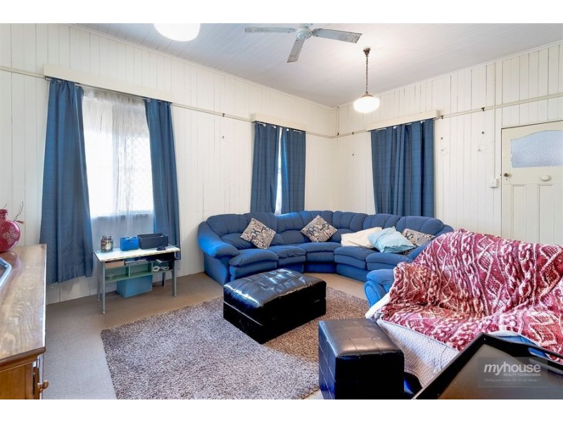 10 Kenilworth Street, North Toowoomba QLD 4350