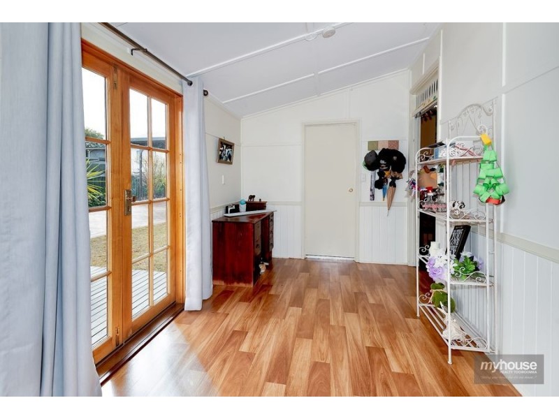 10 Kenilworth Street, North Toowoomba QLD 4350