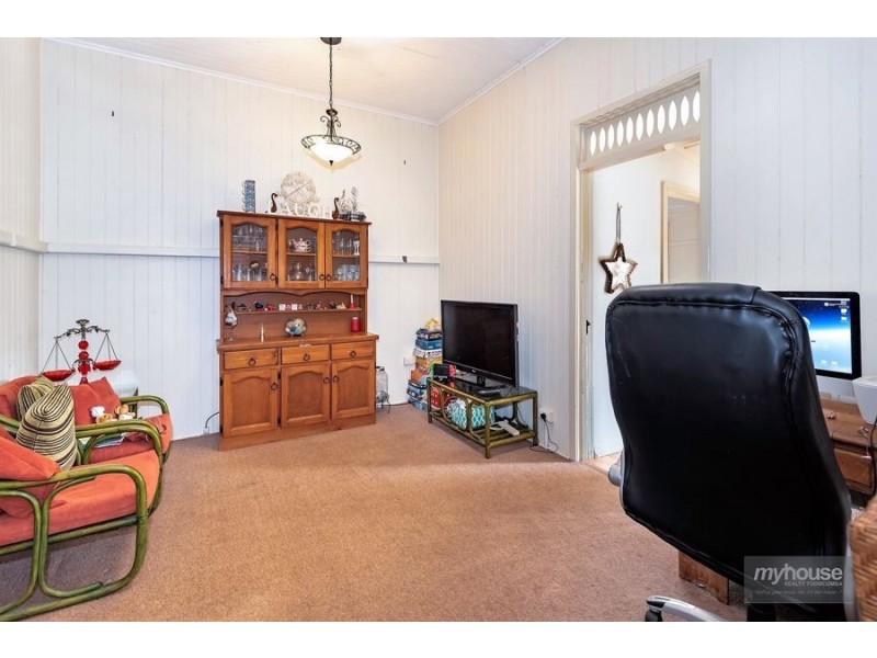 10 Kenilworth Street, North Toowoomba QLD 4350