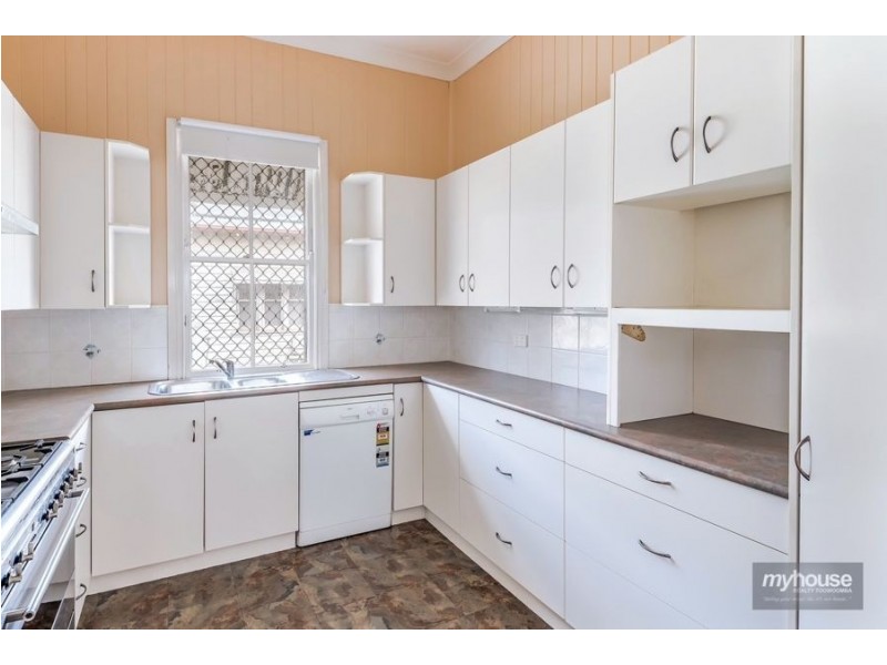 14 Vacy Street, Newtown QLD 4350