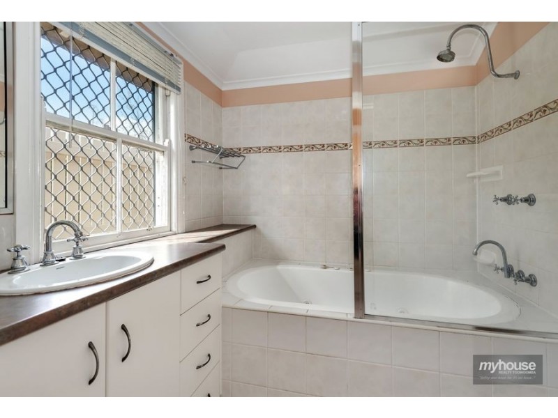 14 Vacy Street, Newtown QLD 4350