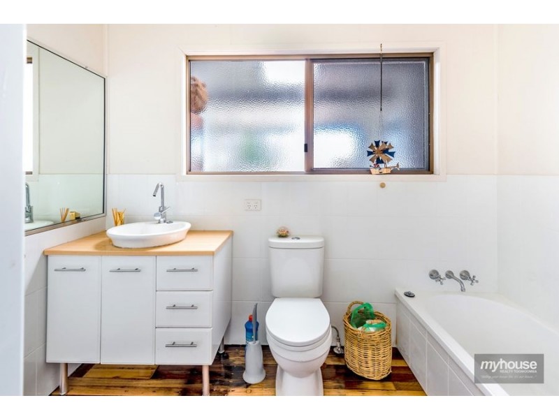 38 Gordon Avenue, Newtown QLD 4350