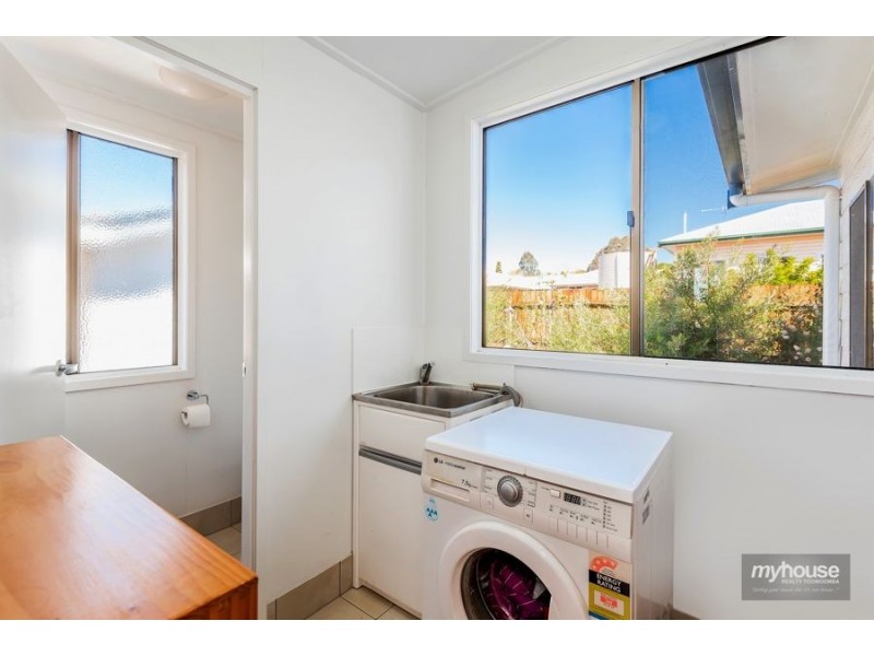 38 Gordon Avenue, Newtown QLD 4350