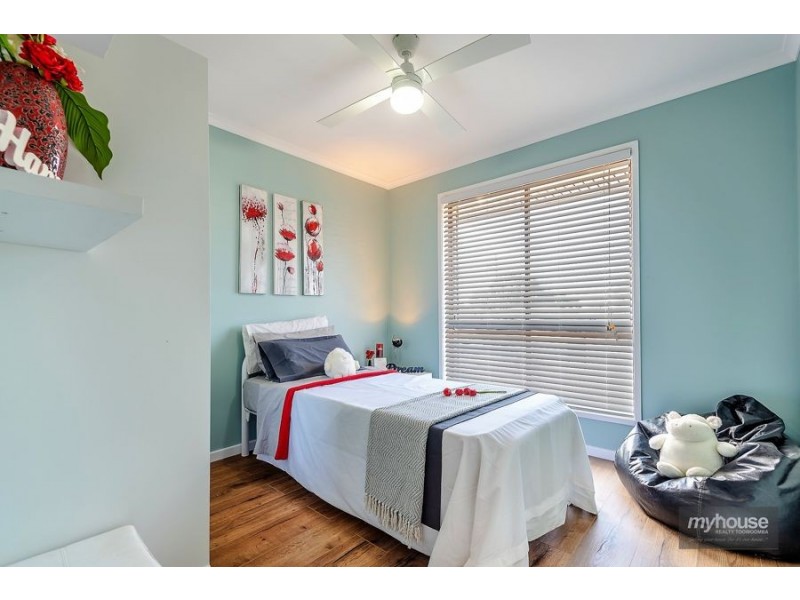 4 Cabarita Crescent, Glenvale QLD 4350