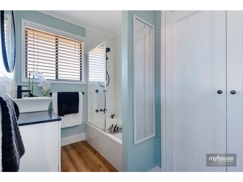 4 Cabarita Crescent, Glenvale QLD 4350