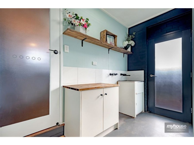 4 Cabarita Crescent, Glenvale QLD 4350