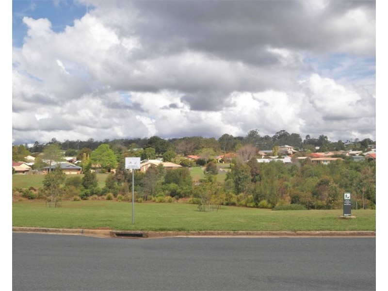 2/1 Nellie Street, Centenary Heights QLD 4350