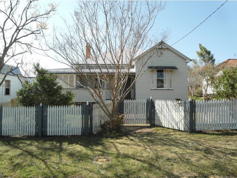 9 Stirling Street, East Toowoomba QLD 4350