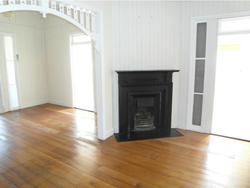 9 Stirling Street, East Toowoomba QLD 4350