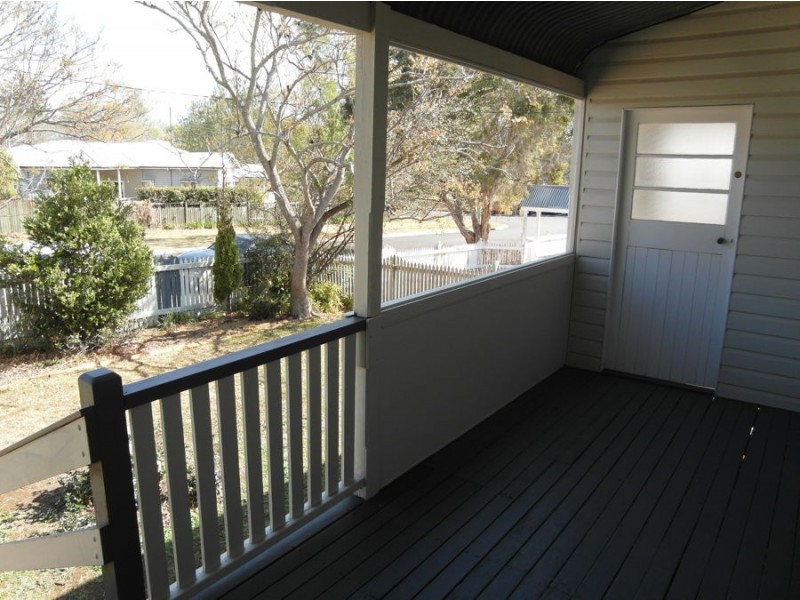 9 Stirling Street, East Toowoomba QLD 4350