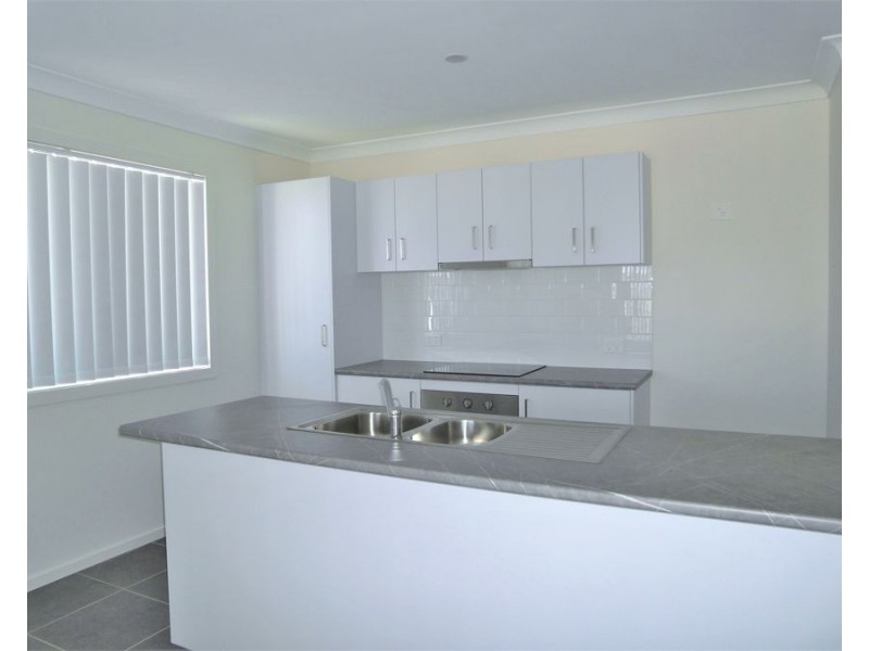 2/172 Handley Street, Darling Heights QLD 4350