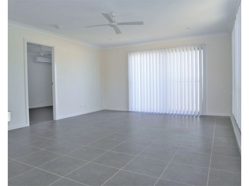 2/172 Handley Street, Darling Heights QLD 4350