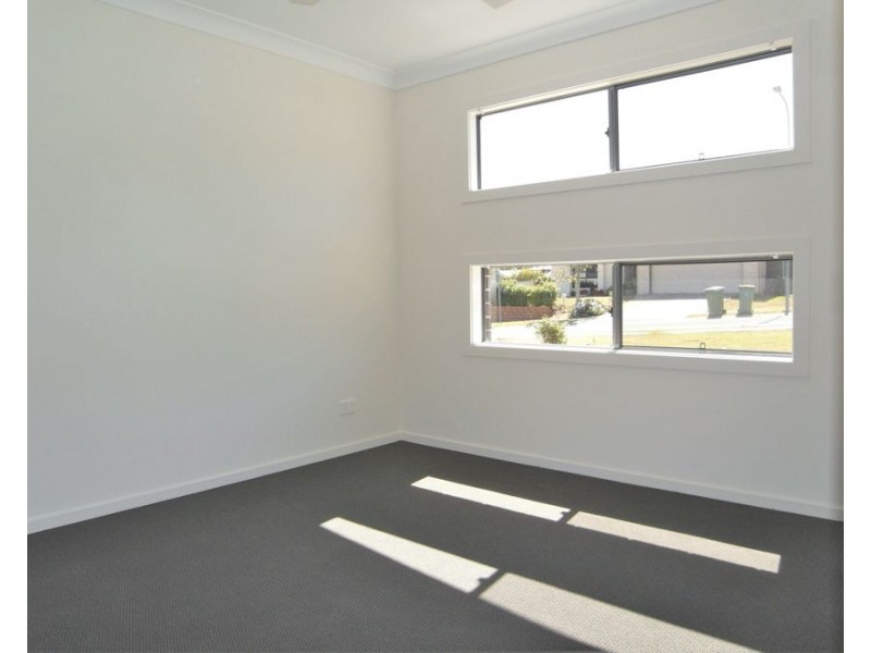 2/172 Handley Street, Darling Heights QLD 4350