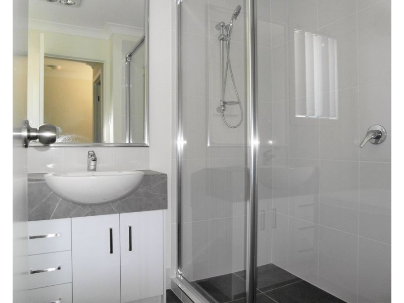 2/172 Handley Street, Darling Heights QLD 4350