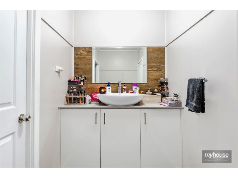 7 Drayton Road, Harristown QLD 4350