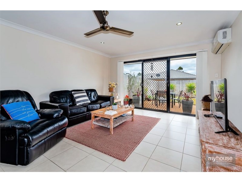 2/12 Esmeralda Street, Cambooya QLD 4358