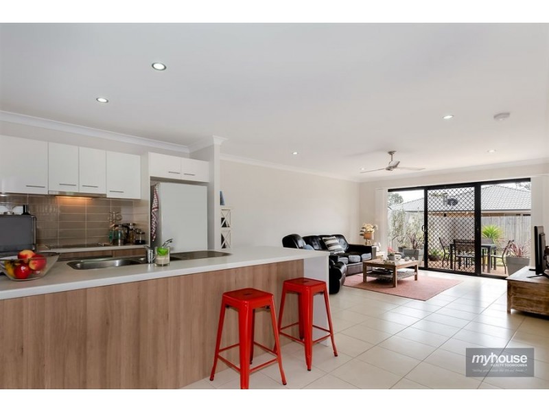 2/12 Esmeralda Street, Cambooya QLD 4358