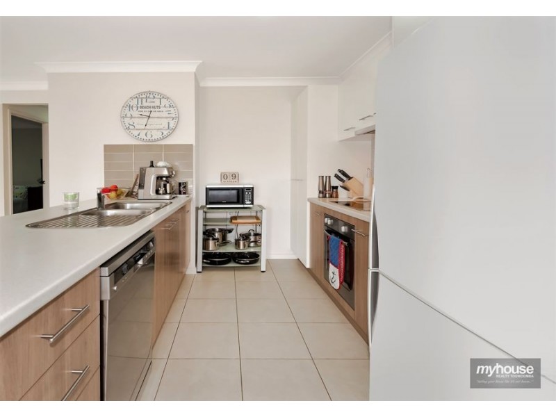 2/12 Esmeralda Street, Cambooya QLD 4358